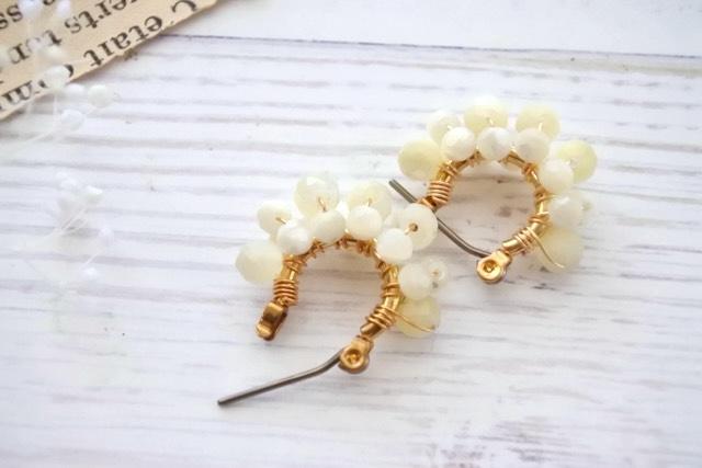 マザーオブパールのプチフープ・ピアス／イヤリング 金属アレルギー対応｜◇ Mother of Pearl ◇1枚目の画像